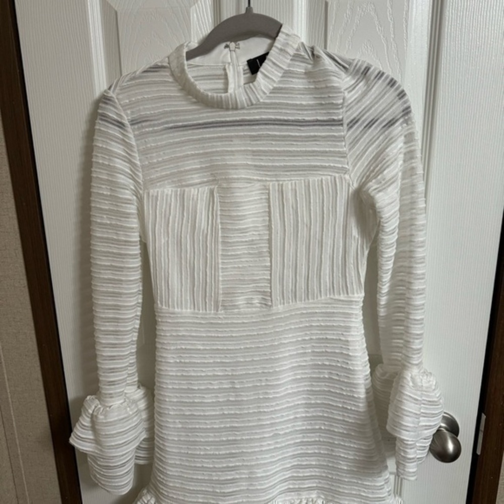 LuLu white lace sleeve dress sz M